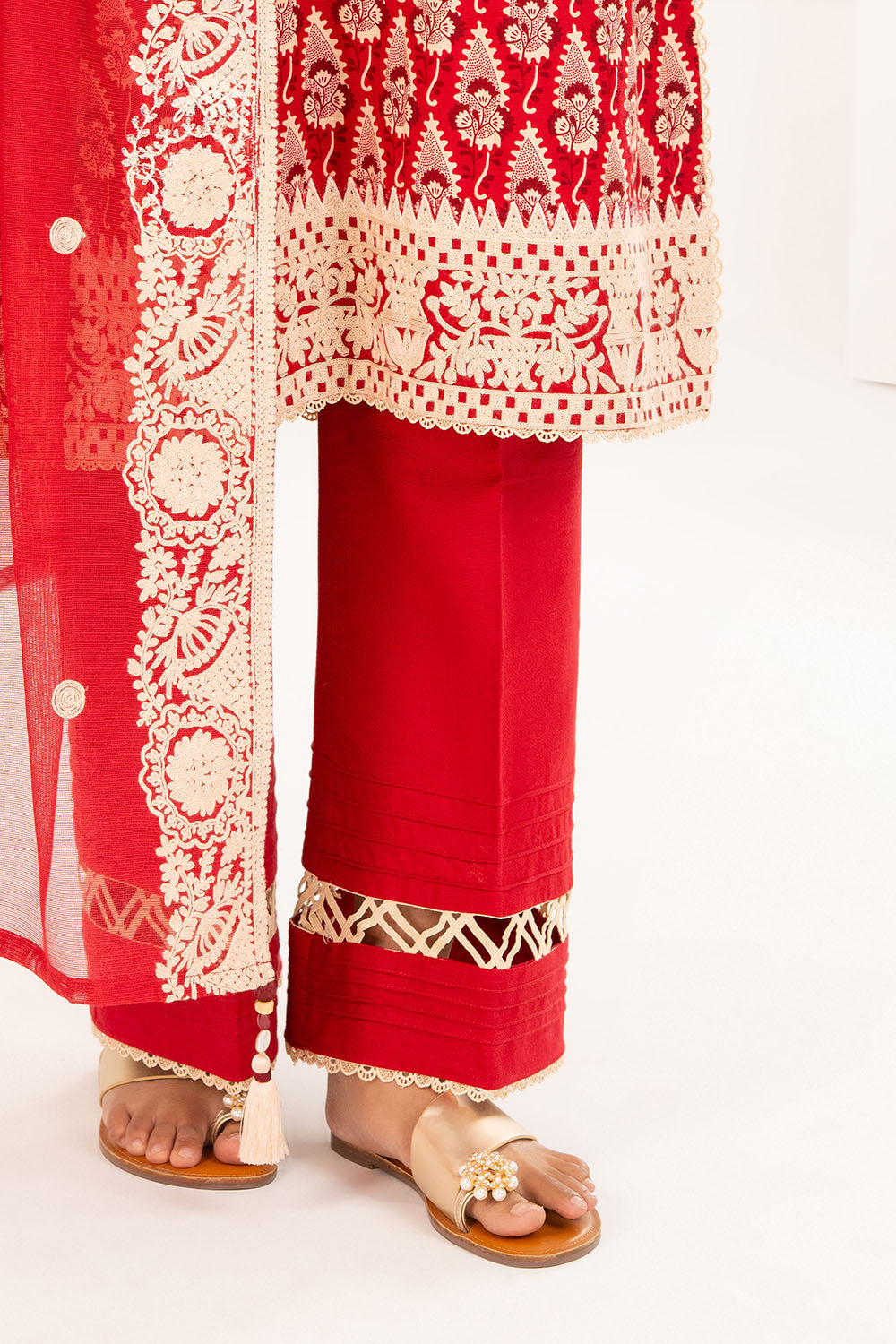 Gul Ahmed 3 Piece Unstitched Embroidered Khaddar Suit With Net Dupatta CN-52006