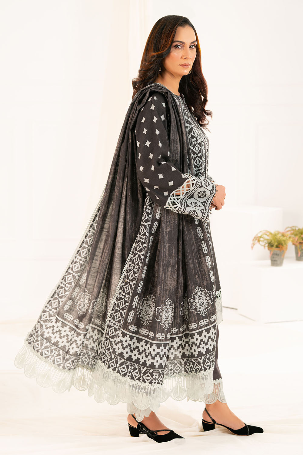 Gul Ahmed 3 Piece Unstitched Printed Khaddar Suit With Dupatta K-52041