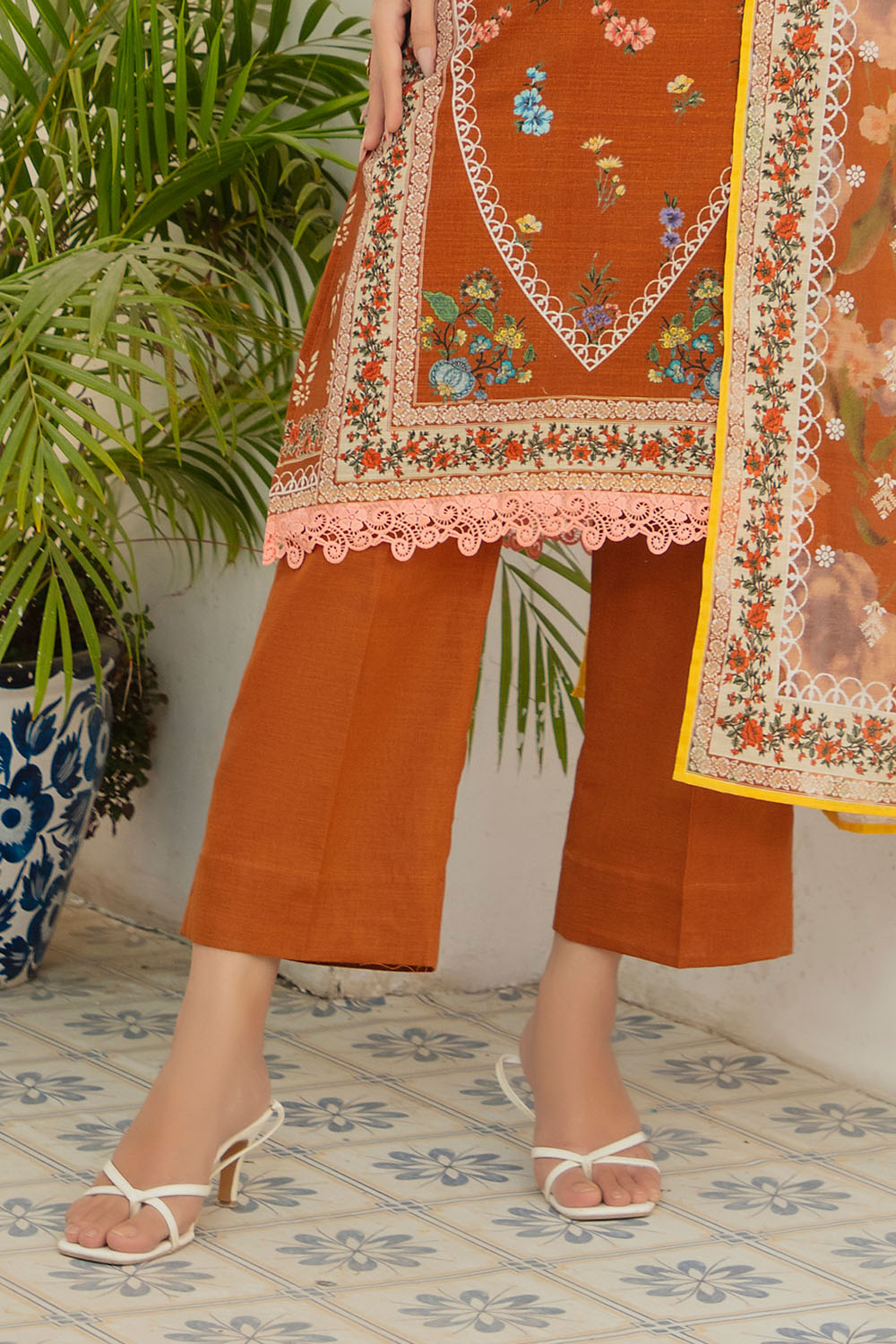 Gul Ahmed 3 Piece Unstitched Printed Khaddar Suit With Zari Cotton Dupatta SD-52182