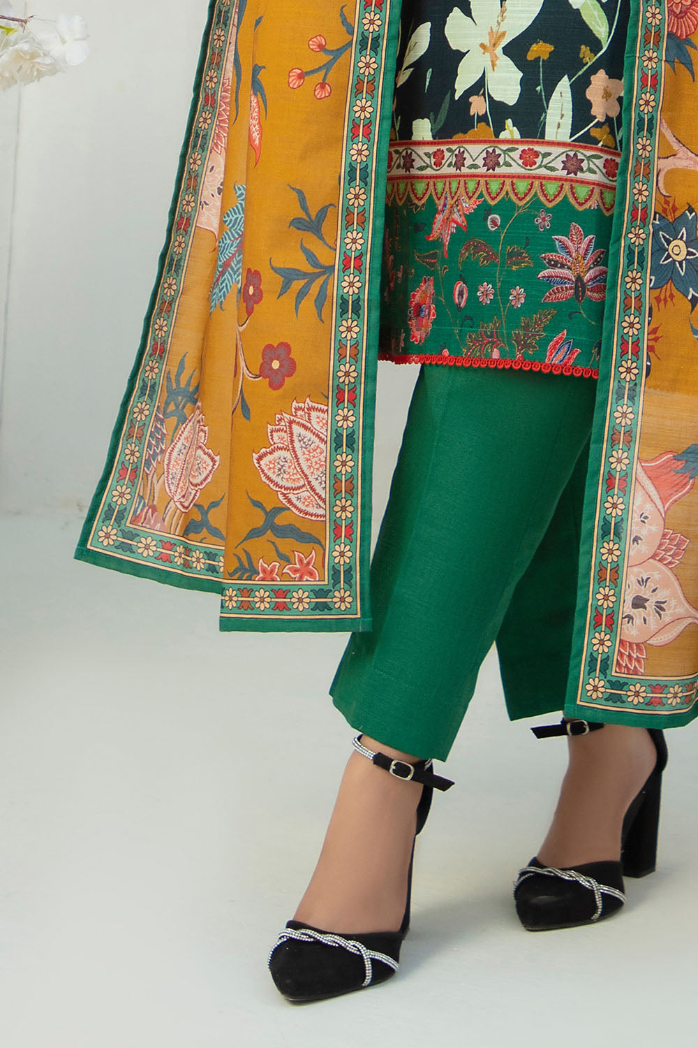 Gul Ahmed 3 Piece Unstitched Printed Zari Cotton & Khaddar Suit With Dupatta SD-52208