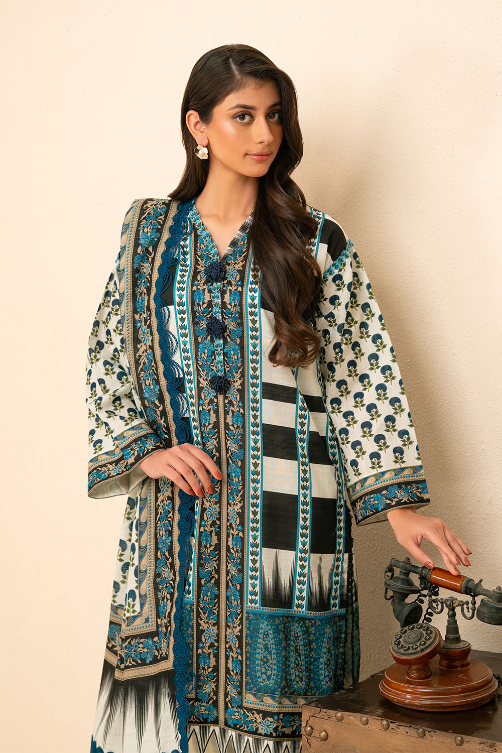 Gul Ahmed 3 Piece Unstitched Printed Khaddar Suit With Dupatta SD-52255