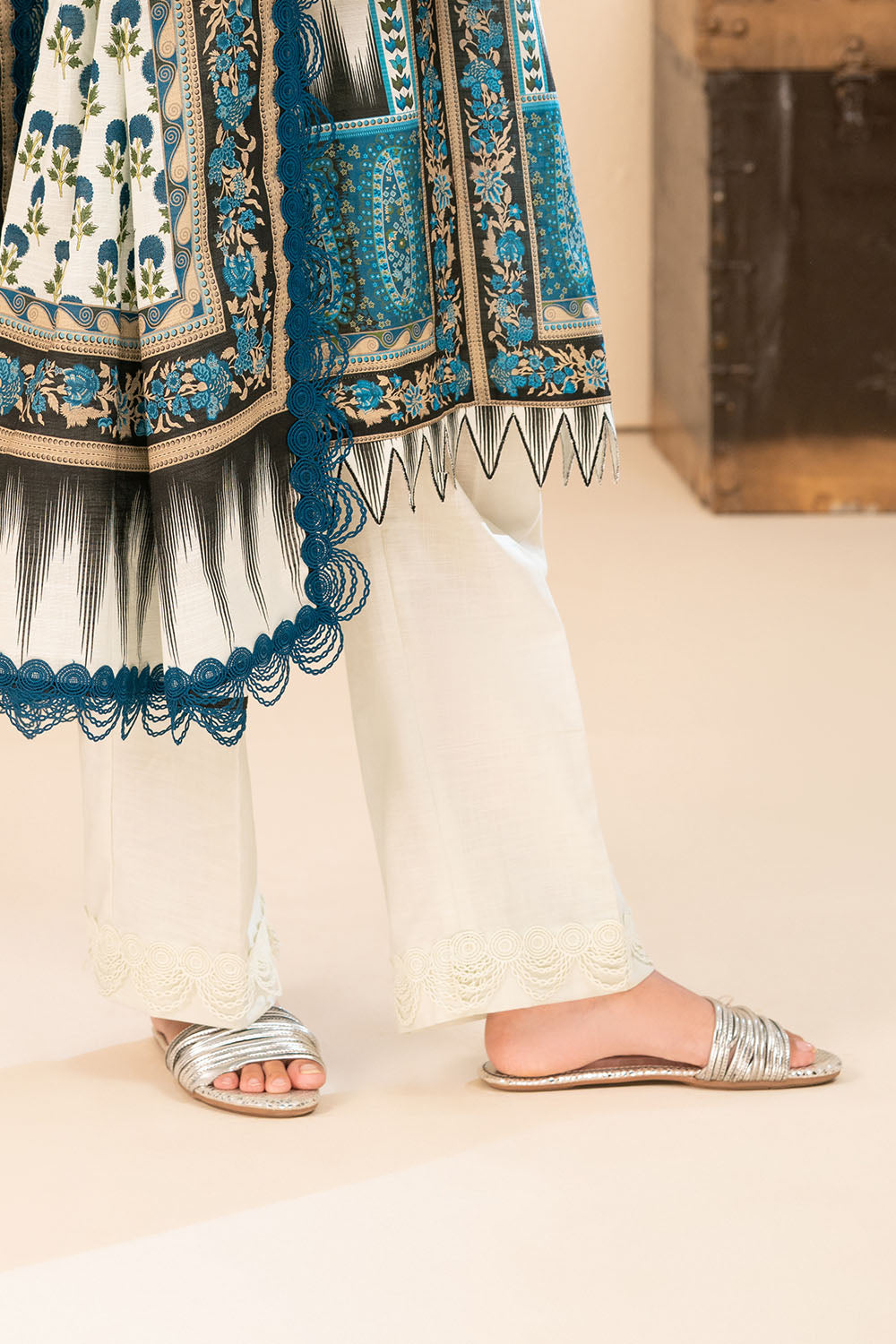 Gul Ahmed 3 Piece Unstitched Printed Khaddar Suit With Dupatta SD-52255