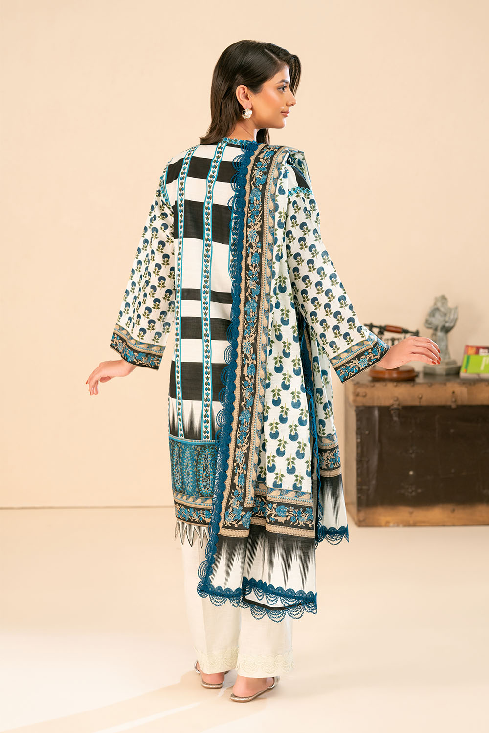Gul Ahmed 3 Piece Unstitched Printed Khaddar Suit With Dupatta SD-52255