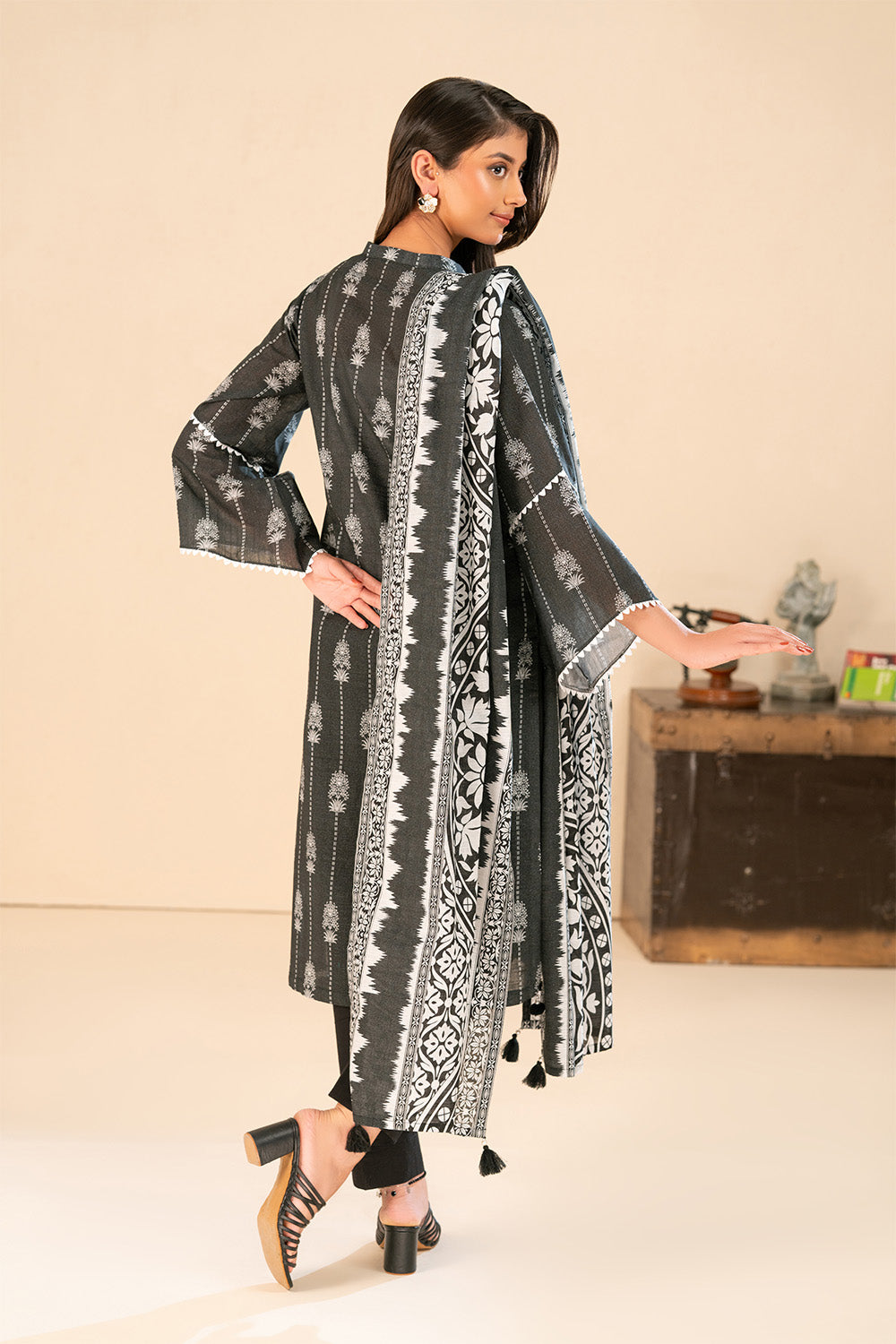 Gul Ahmed 3 Piece Unstitched Printed Khaddar Suit With Dupatta SD-52256