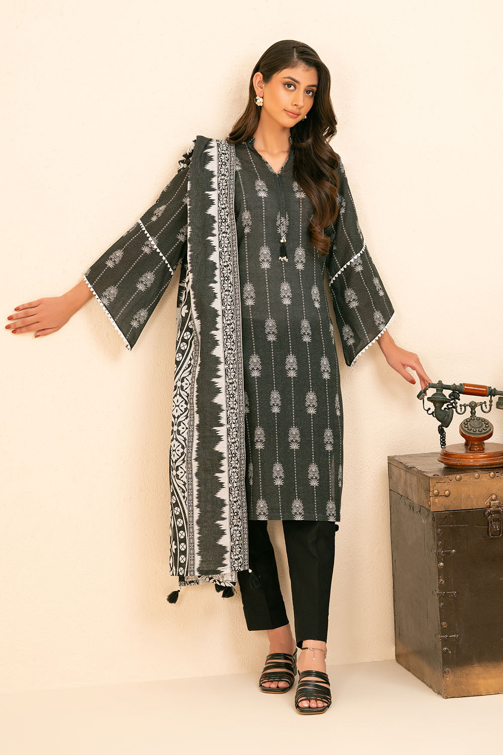Gul Ahmed 3 Piece Unstitched Printed Khaddar Suit With Dupatta SD-52256
