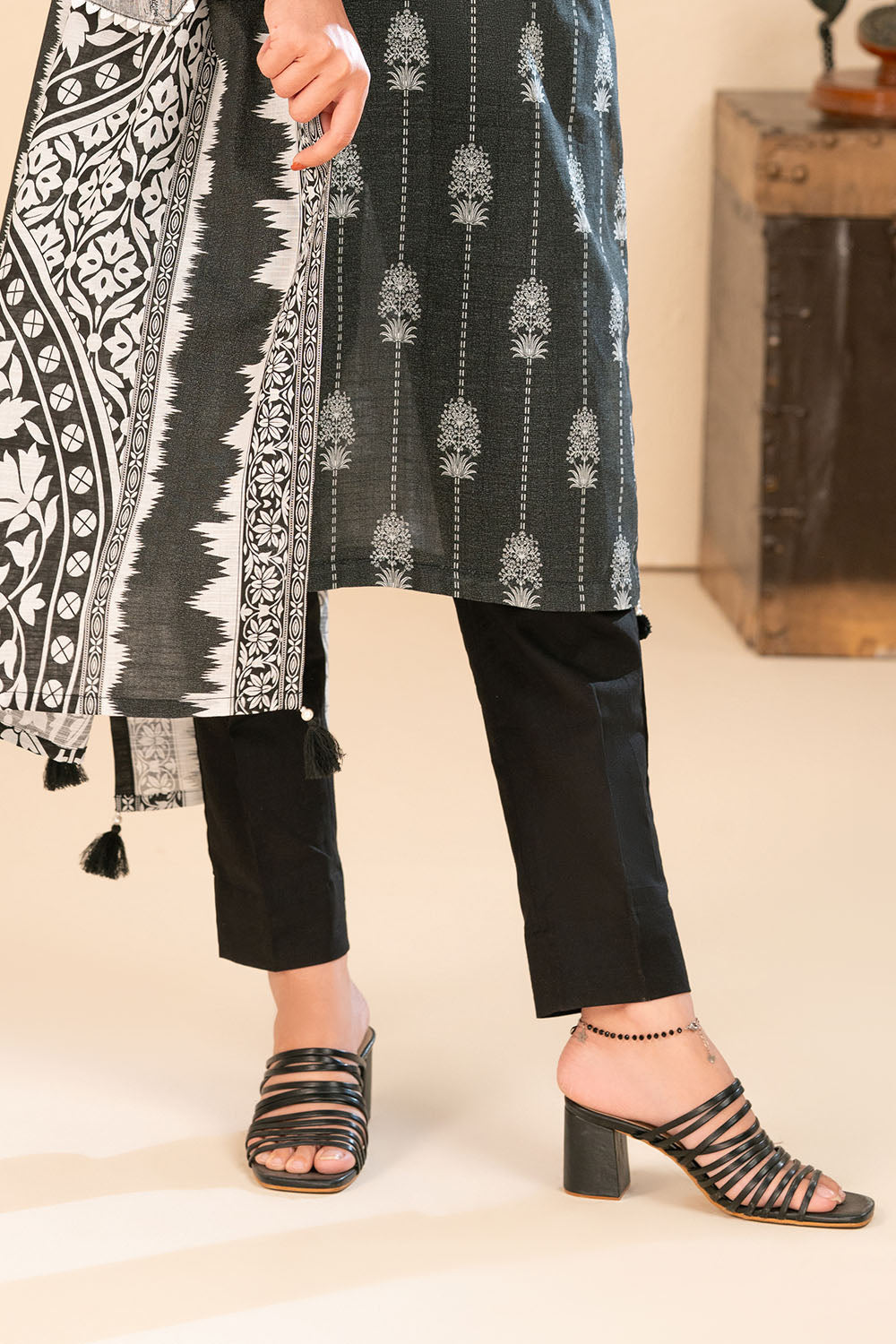 Gul Ahmed 3 Piece Unstitched Printed Khaddar Suit With Dupatta SD-52256
